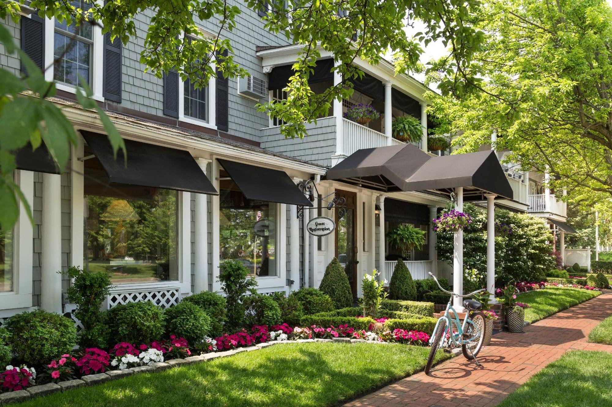 Chateau Inn And Suites Spring Lake Exterior photo