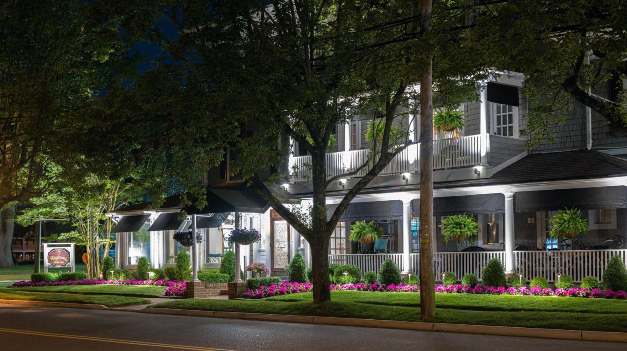 Chateau Inn And Suites Spring Lake Exterior photo